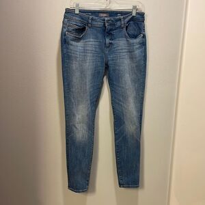 Dl1961 Emma low rise Instasculpt skinny woman’s jeans.